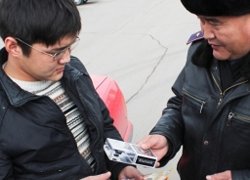 В Павлодаре появился казахско-русский разговорник для автолюбителей