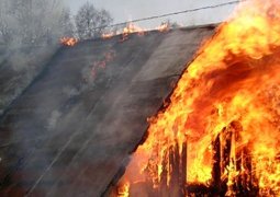 В Жамбылской области двое подростков вытащили детей из горящего дома