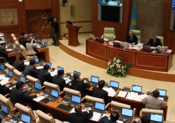 В Казахстане Мажилис одобрил законопроект, предусматривающий введение новых водительских прав