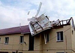 Сильный ветер сорвал кровли домов и школ в Мангистауской области