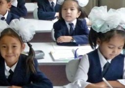 Казахстанцев призывают помочь школьникам из бедных семей