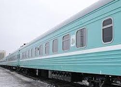 Причиной столкновения поездов в Алматы могла стать ошибка дежурного станции