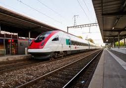 В Швейцарии произошло лобовое столкновение двух поездов (ВИДЕО)