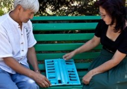 Массовое производство досок для тогыз-кумалака открыла предприниматель-инвалид в Казахстане