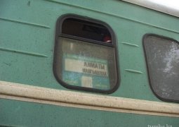 Пассажиры казахстанских поездов вынуждены спать в коридорах вагонов