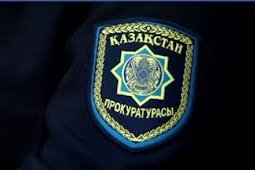 В Кокшетау пьяный сотрудник прокуратуры справил нужду во дворе мечети (ВИДЕО)