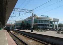 В Алматы опять столкнулись поезда