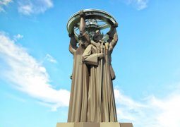 Монумент Абылай хану и трем биям может стать новым символом Казахстана, - скульптор