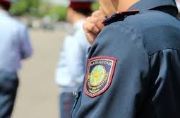 Уволены полицейские устроившие потасовку в Алматы