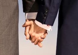 Секс-меньшинства приглашают казахстанских депутатов пополнить их ряды