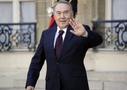 Нурсултан Назарбаев прибыл на саммит в Азербайджан