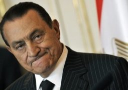 Хосни Мубарак останется под стражей, несмотря на снятие с него обвинений в коррупции