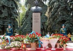 В Алматы почтили память Динмухамеда Кунаева