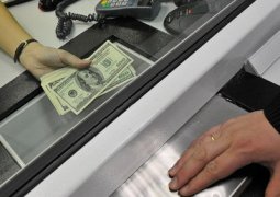 В июле месяце казахстанские обменники продали долларов на рекордные 2,5 млрд тенге