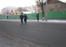 Казахстанцы просто вынуждены переходить дорогу в неустановленном месте, - глава МВД