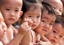 Китайцам разрешили заводить двух детей