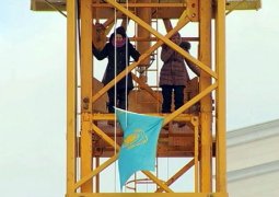 Протестовавшие на башенном кране астанчанки попали в больницу