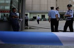 В уйгурской провинции Китая 9 человек с топорами напали на полицейских, погибли 11 человек