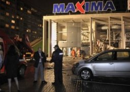 В Риге в торговом центре обрушился потолок, 16 человек погибли