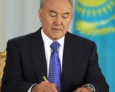 Президент Казахстана внес изменения в указ о служащих корпуса "А"