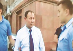 4 года тюрьмы дали за взятку замглаве Налогового департамента Алматы