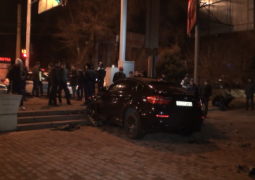 В Алматы внедорожник сбил 6 пешеходов, один человек погиб
