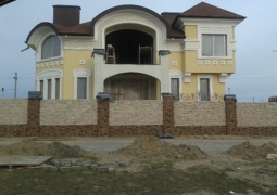 Бакиев начал строить дом в Минске