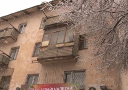 Предприимчивый бизнесмен устроил 10 метровый подкоп под многоэтажкой в Алматы (ВИДЕО)