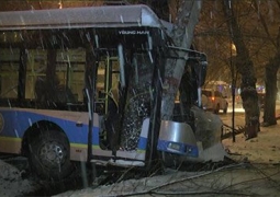 В Алматы пьяный водитель троллейбуса снес столб