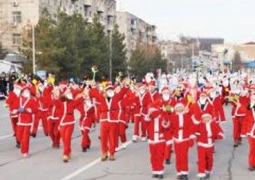 Состоялся первый в истории Шымкента парад Дедов Морозов
