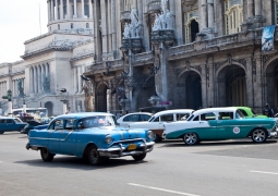 Кубинцам разрешили свободно покупать машины