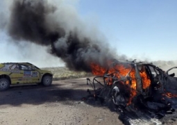 На «Дакар-2014» сгорел казахстанский внедорожник