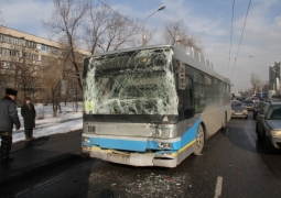 В Алматы столкнулись два автобуса с пассажирами, есть пострадавшие