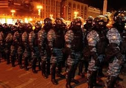 Украинской милиции разрешили применять водометы и гранаты