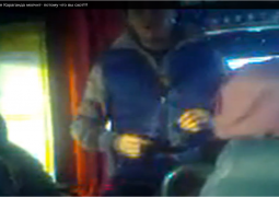 В Караганде водитель автобуса, возмущенный просьбой не курить, оскорбил пассажиров (ВИДЕО)