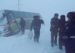 Автобус, направлявшийся из Алматы в Шымкент, попал в ДТП
