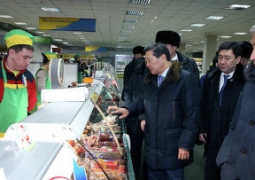 Серик Ахметов лично проверяет столичные магазины и обменники