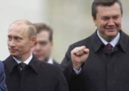 Виктор Янукович попросил президента России о запасном аэродроме на случай бегства