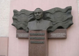 Собрано 100 подписей за снос памятника Назарбаеву в Украине