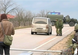 Крым: аэродром Бельбек под контролем вооруженных бойцов (ВИДЕО)