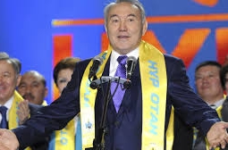 Нурсултан Назарбаев поздравил нуротановцев с 15-летием основания партии