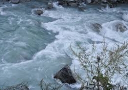 В ВКО 11-летняя девочка, спасаясь от насильника, прыгнула с обрыва в горную реку