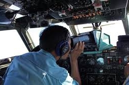 Обнаружен спасательный плот, предположительно с пропавшего самолета Malaysia Airlines