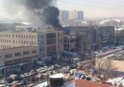 Торговый дом горит в Алматы