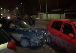 Машина сбила двух телеоператоров, снимавших место ДТП в Алматы