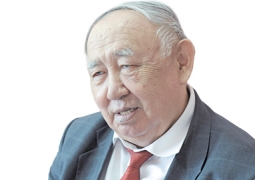 В Алматы установили мемориальную доску памяти Туманбая Молдагалиева