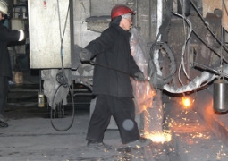 Темиртауские металлурги добились своей 13-й зарплаты