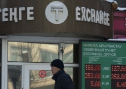Продажа долларов в казахстанских обменниках выросла в полтора раза