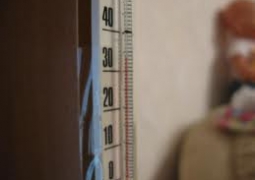 Жители Семея жалуются на жару в своих квартирах