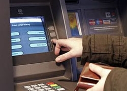 В Уральске банкомат выдавал лишние деньги